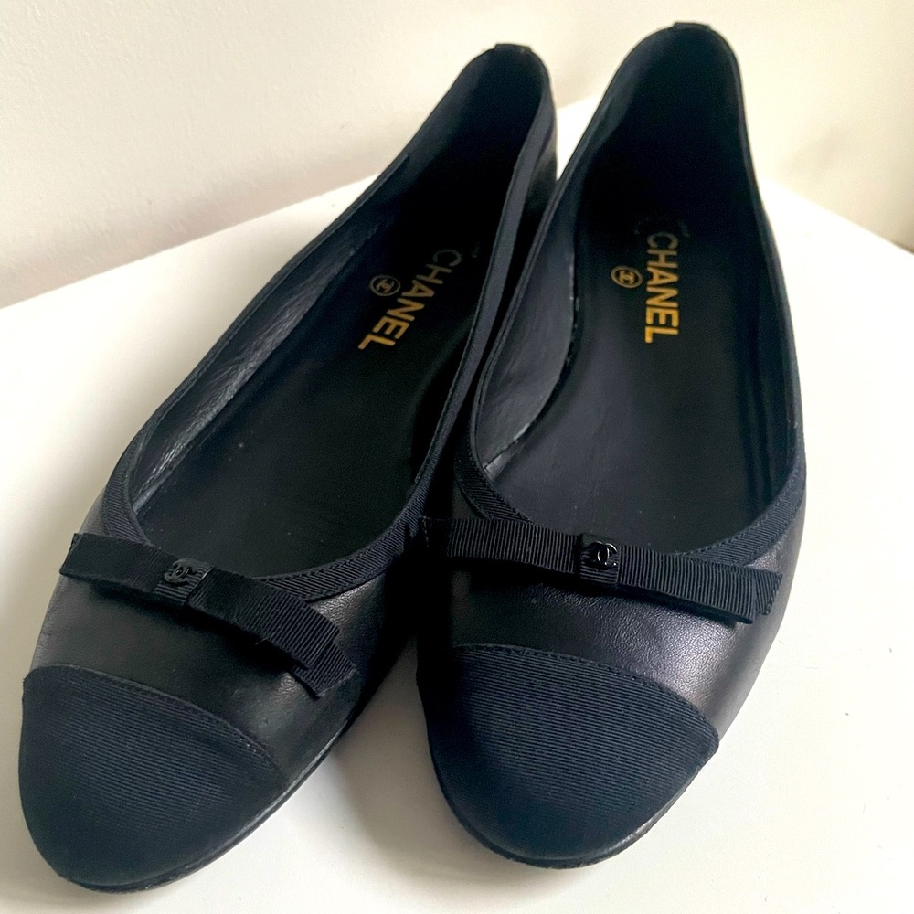 Classic black leather Chanel ballet flats size 39